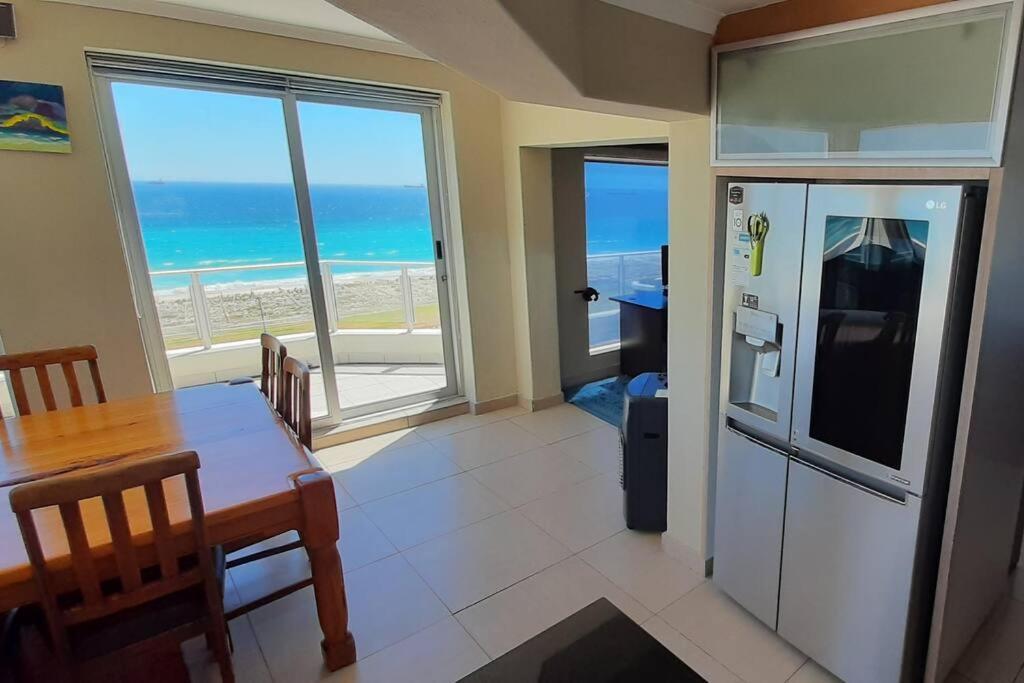 Jacuzzi With 270 Views Right On Apartment