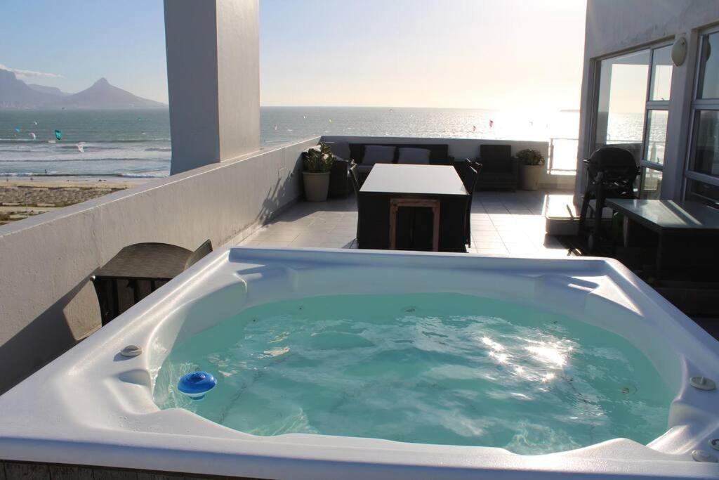 Jacuzzi With 270 Views Right On Cape Town