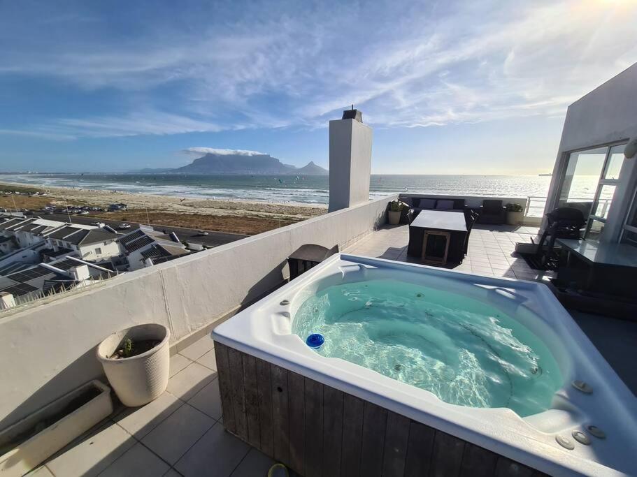 Jacuzzi With 270 Views Right On Apartment Cape Town